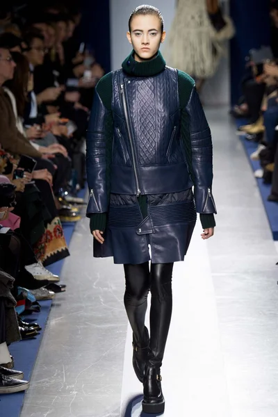 Look 17